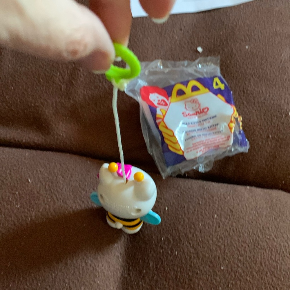 2000 Sanrio Hello Kitty hee on string from McDonald’s - Picture 4 of 4